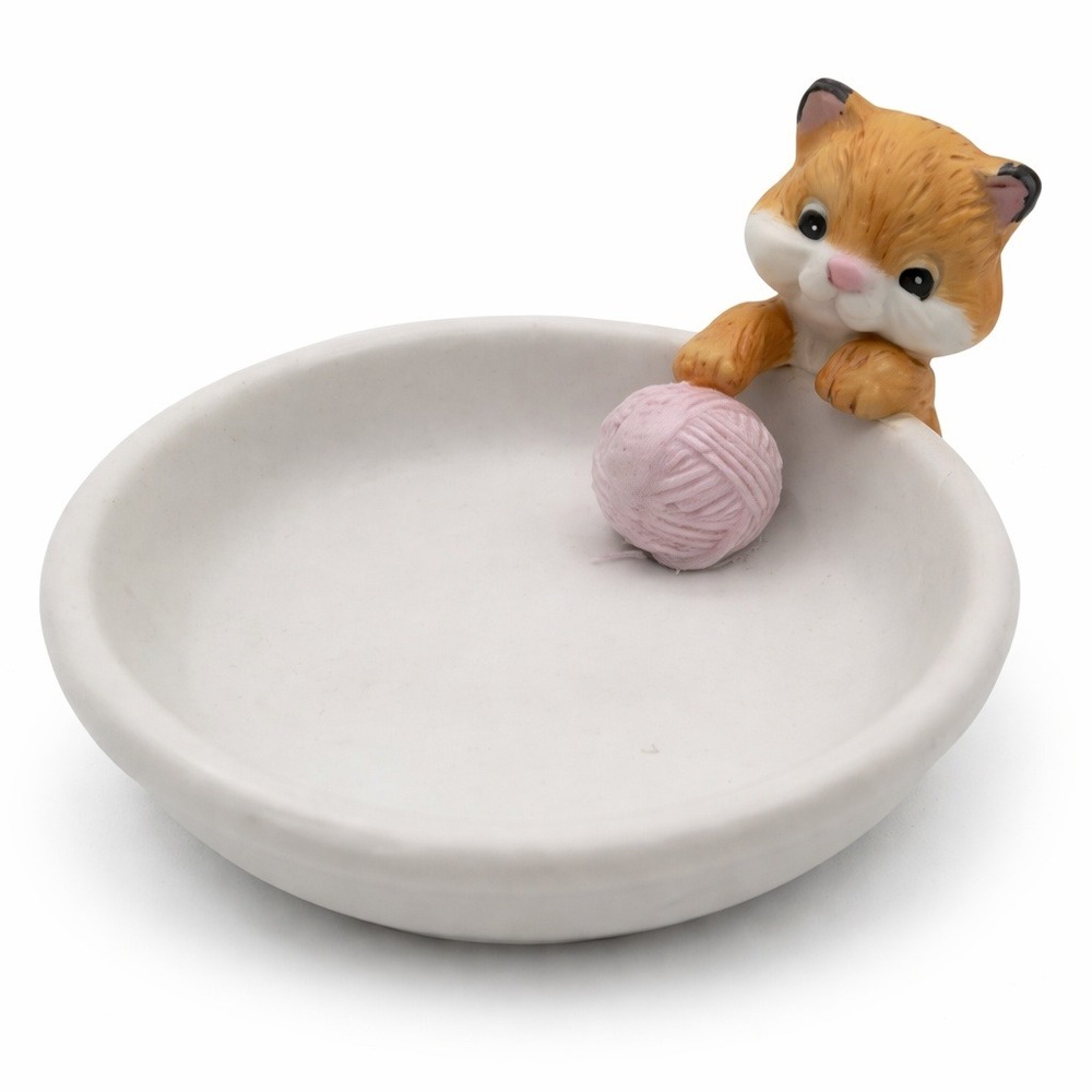 Designers Collection Cuddly Kittens Porcelain Trinket Dish Cat Yarn 1981 WWA Inc